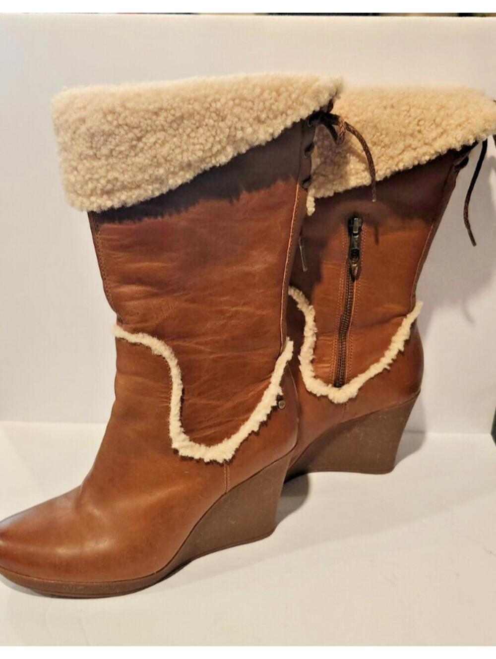 UGG Australia Emilie Women's Wedge Boots Leather Chestnut Size 8.5 1005665 W Box